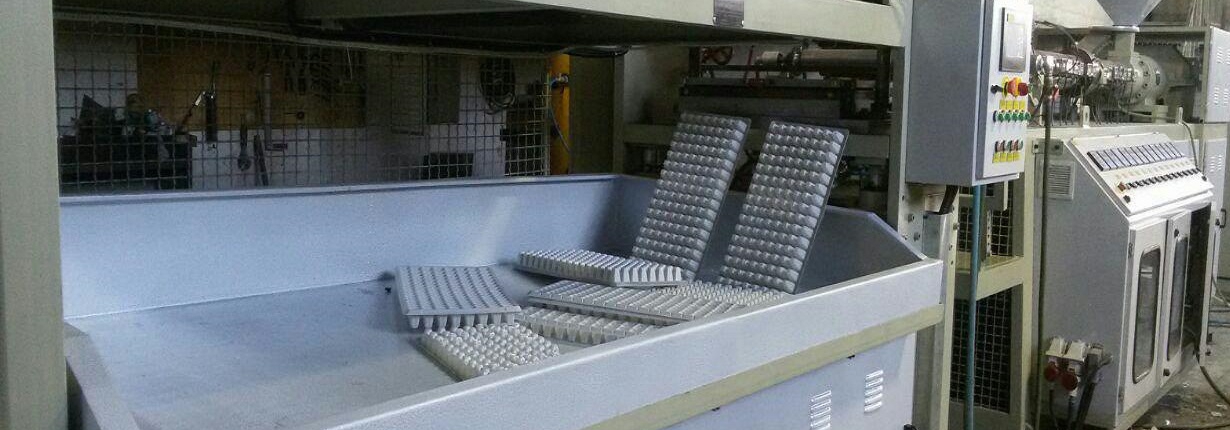 دستگاه ظروف یکبارمصرف نیمه فرمینگ