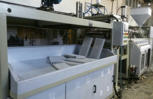 دستگاه ظروف یکبارمصرف نیمه فرمینگ